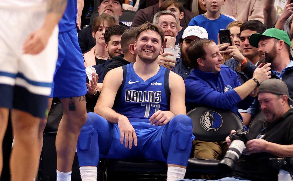 马赛鏖战智利,德容三分雨点燃全场 马赛鏖战智利,德容三分雨点燃全场