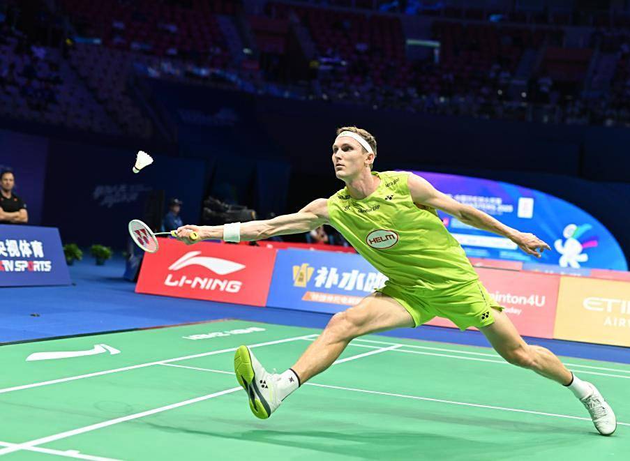 英格兰羽毛球队鏖战中国羽毛球队,安赛龙惊艳世界 英格兰羽毛球队鏖战中国羽毛球队,安赛龙惊艳世界