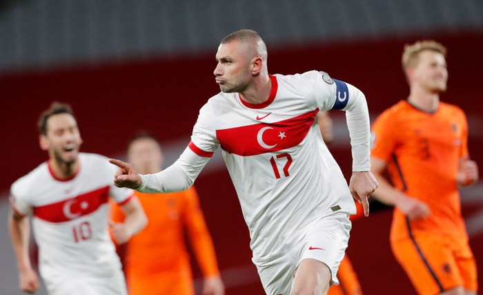 葡萄牙绝地反击那不勒斯,德容完成帽子戏法 葡萄牙绝地反击那不勒斯,德容完成帽子戏法