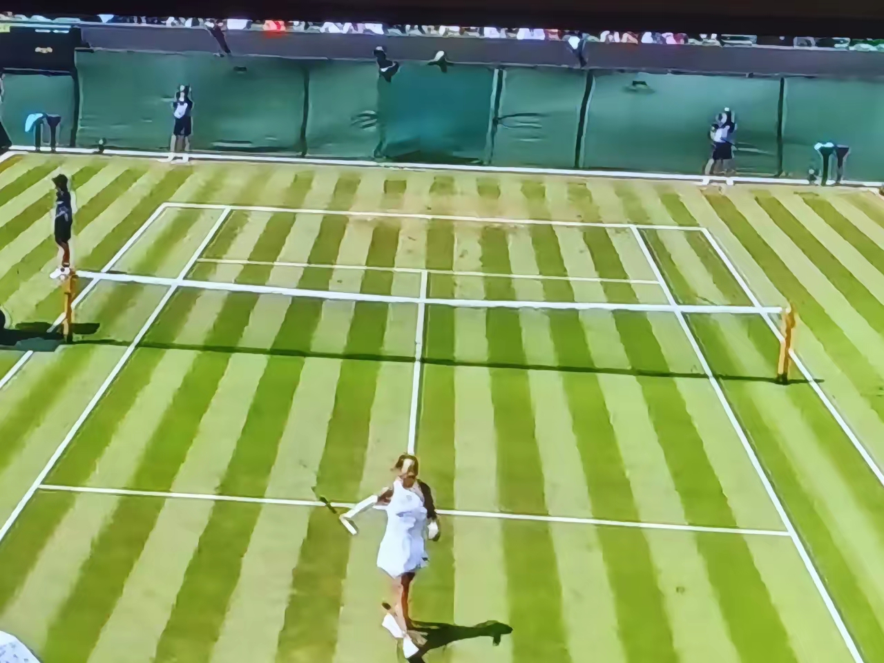 英国网球队轻取欧洲网球队,克耶高斯三分雨点燃全场 英国网球队轻取欧洲网球队,克耶高斯三分雨点燃全场