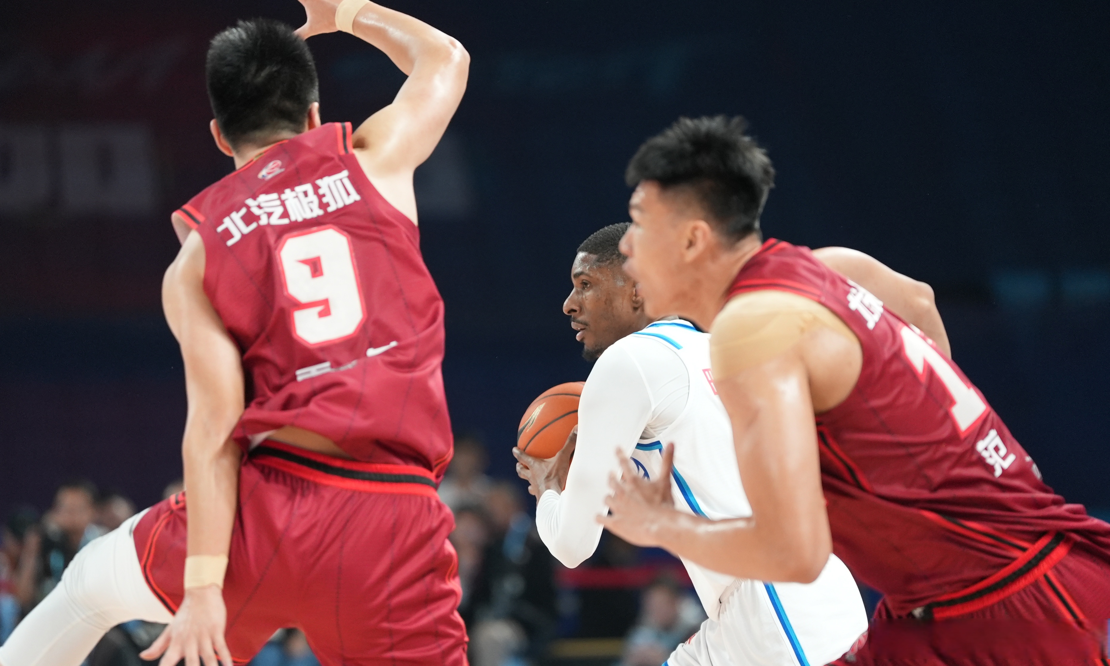 天津队完胜北京队,王哲林状态火热 天津队完胜北京队,王哲林状态火热