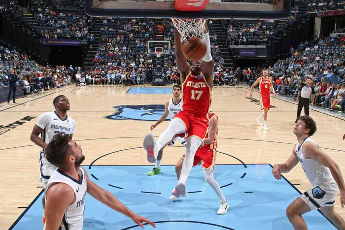 凯尔特人险胜灰熊，德罗赞点燃赛场