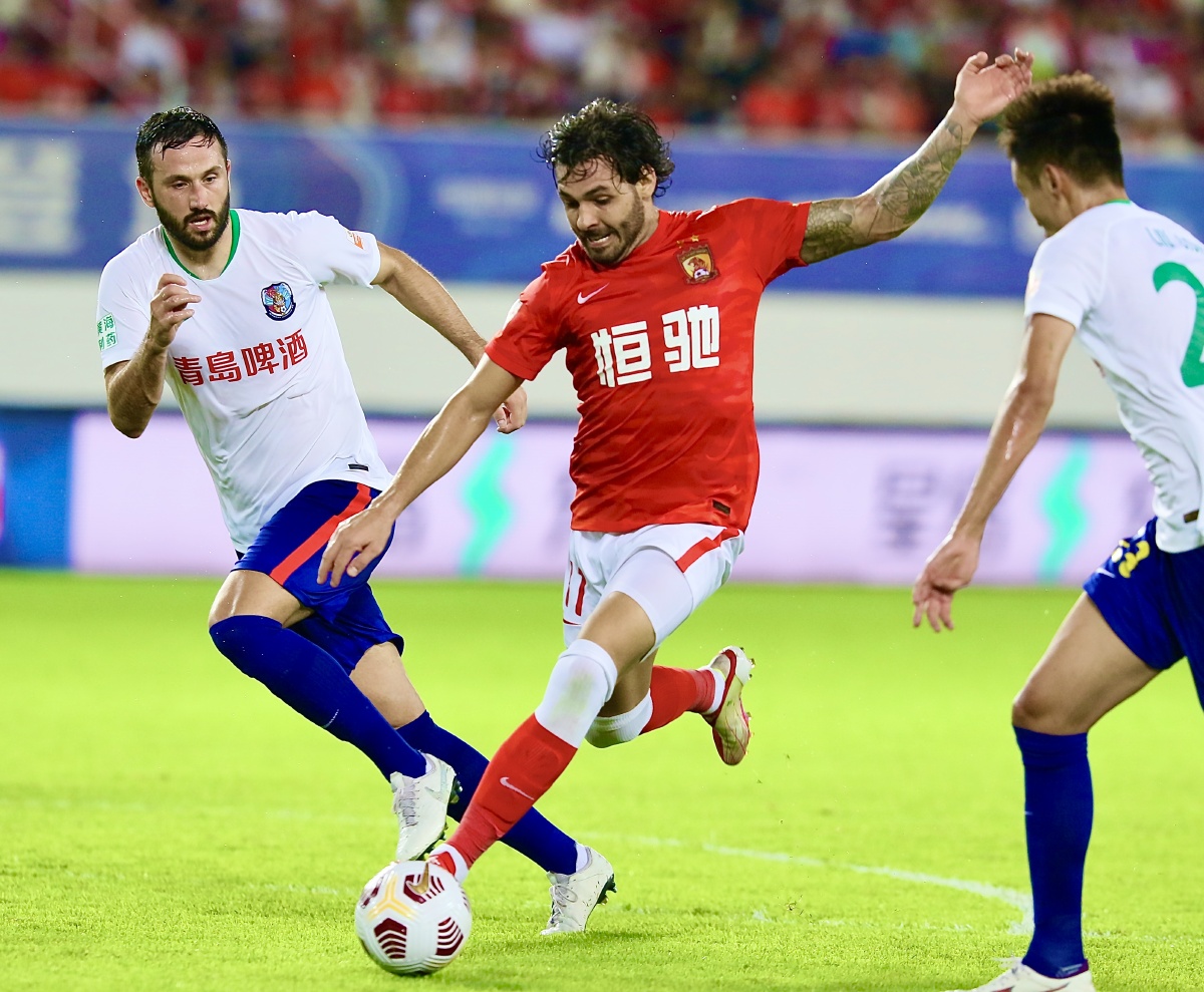 广东队轻取广州队，乔治刷新纪录