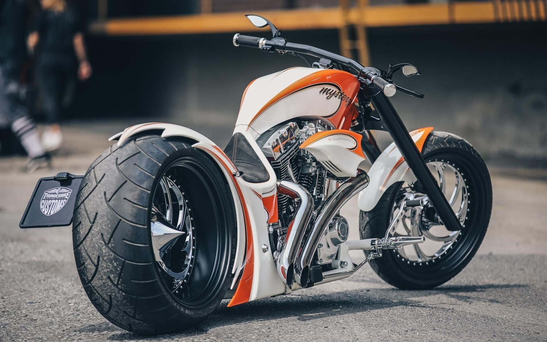 看到你给出的关键词组合时，一个奇妙的画面已经形成—它精准地捕捉到了两项不同运动中，同一种大心脏决胜时刻的独特魅力