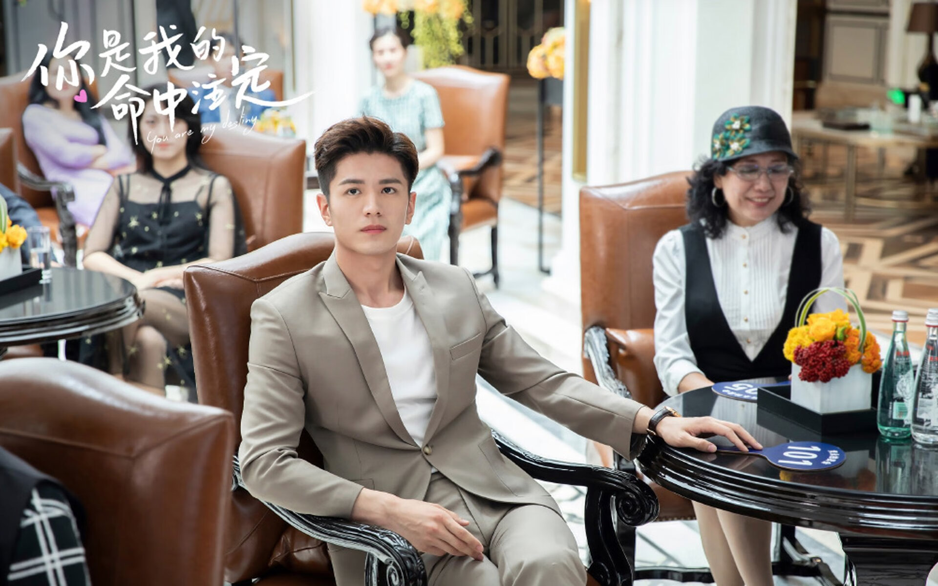 绿军神殿前，拉文以凡人之躯奏响神谕，今夜，他是风城的阿喀琉斯