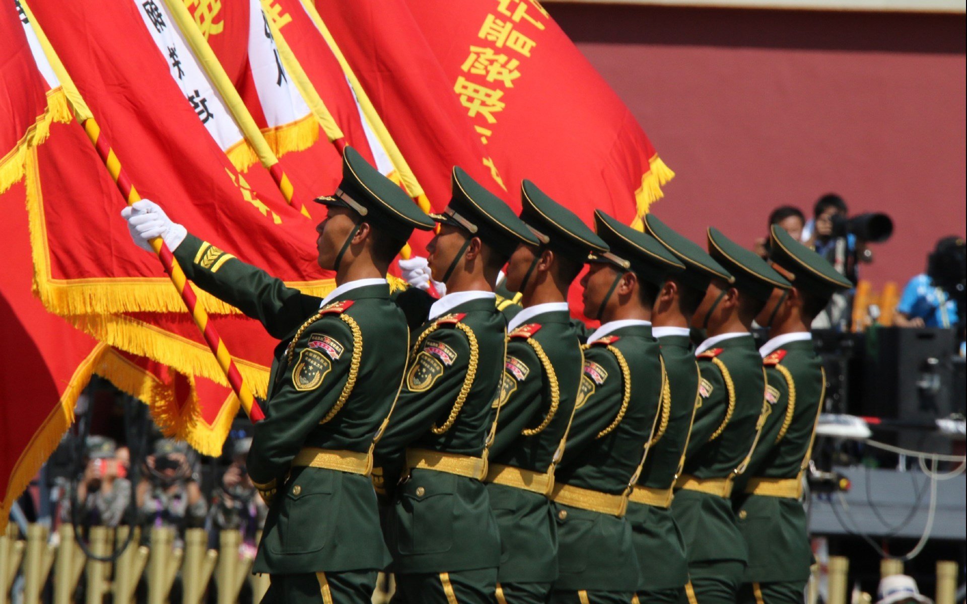 平行宇宙的体育头条，当篮球奇才统治欧冠之夜